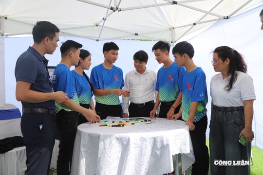 Sinh viên trường nghề thi tài kịch tính chế tạo giải pháp năng lượng xanh