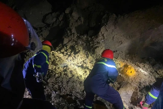 Vụ 3 người mất tích ở Lào Cai: Xe bẹp rúm, 2 nạn nhân tử vong