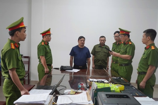 Làm giúp dân hồ sơ vay vốn, 'đưa ngọn cắt gốc' chiếm đoạt tiền tỷ