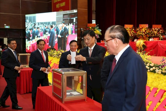 Đại hội Đảng bộ tỉnh Hưng Yên: Đại biểu dự Đại hội quyên góp hỗ trợ đồng bào ảnh hưởng bởi thiên tai