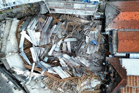 Vụ sập trường học Indonesia: Số người chết tăng lên 14, nhiều người mất tích