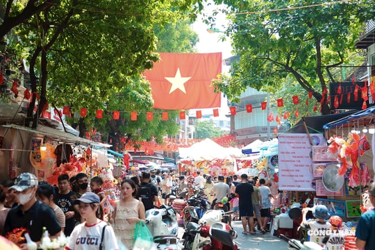 Rộn ràng sắc màu Trung thu trên phố Hàng Mã