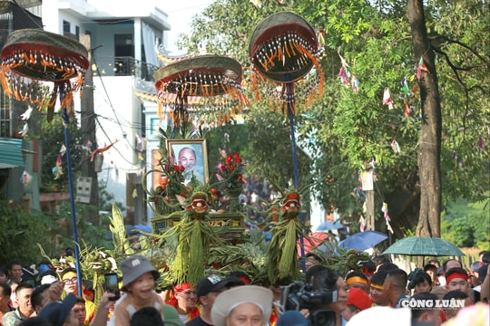 Hà Nội: Lá, hoa, củ chuối hóa thành kiệu rồng Trung thu