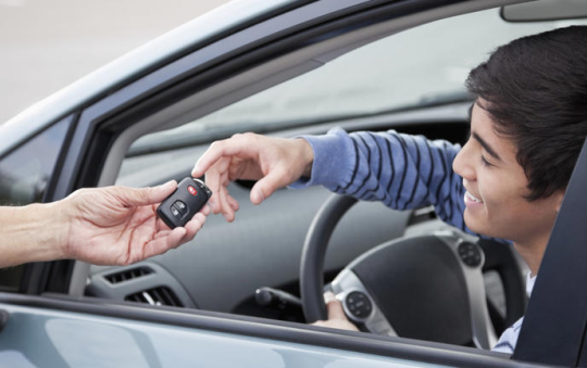 Có nên mua xe cho con tuổi teen?