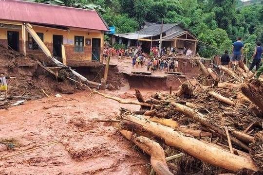 Rà soát kỹ từng mái nhà, kịp thời di dời người dân ra khỏi khu vực nguy hiểm do mưa lũ
