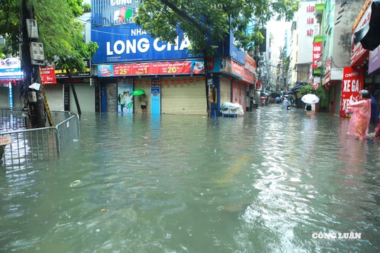 Ngập lụt đô thị: Khi Hà Nội cần “thấm” hơn là “chống”