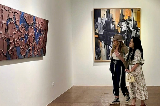 Họa sĩ Trần Lê Nam và cuộc đối thoại nội tâm qua triển lãm 'Đi từ trong ra'