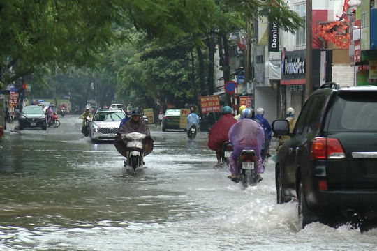 Hoàn lưu bão liên tiếp gây mưa lớn, chuyên gia cảnh báo nguy cơ lũ và sạt lở
