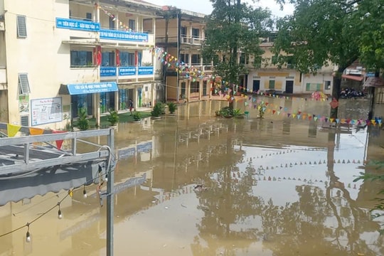 Bắc Ninh: Nhiều trường  cho học sinh nghỉ học vì mưa bão