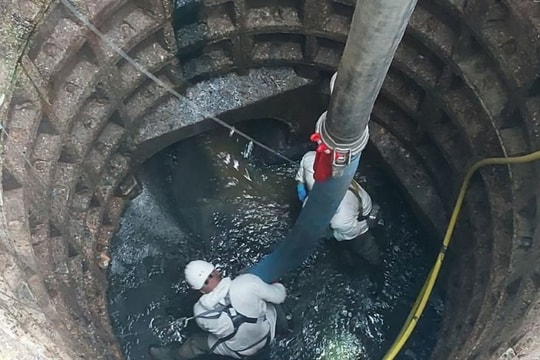 Khối 'bê tông mỡ' 100 tấn dưới lòng London vừa được loại bỏ