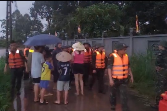 Hơn 2.800 cán bộ, chiến sĩ tham gia ứng cứu mưa lũ tại Bắc Ninh