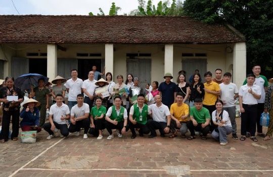 Chuyến xe tử tế F88 mang 42 tấn hàng cứu trợ về "rốn bão" Bắc Trung Bộ