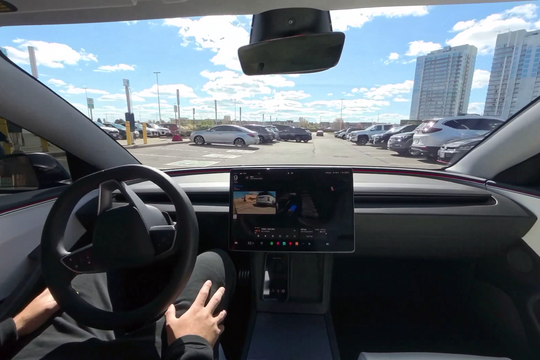 Mỹ điều tra gần 3 triệu xe Tesla vì vi phạm an toàn giao thông trong chế độ tự lái