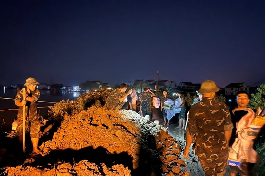 Xã Hợp Thịnh (Bắc Ninh): Một đêm không ngủ bảo vệ đê sông Cầu