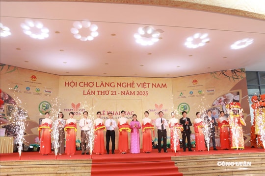 Tưng bừng Hội chợ Làng nghề Việt Nam lần thứ 21 năm 2025