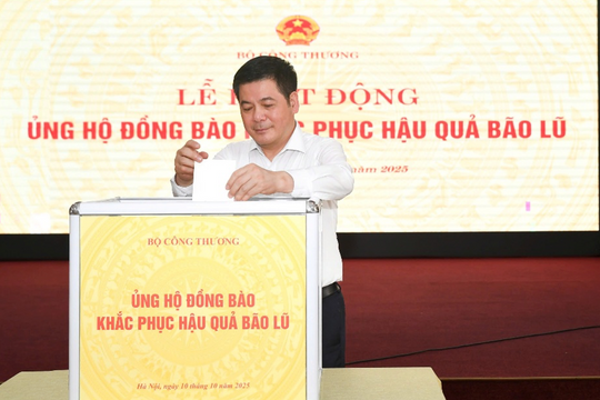 Bộ Công Thương quyên góp gần 1 tỷ đồng ủng hộ đồng bào khắc phục hậu quả bão lũ