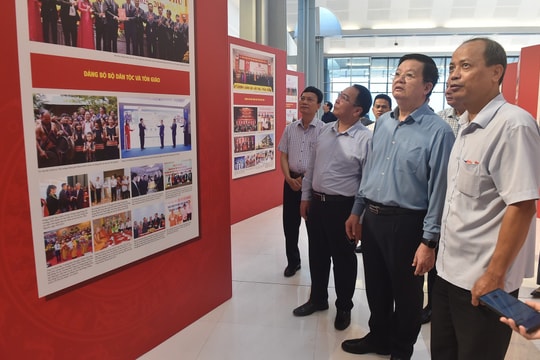 Khẩn trương hoàn thành Triển lãm ảnh, thành tựu văn hóa chào mừng Đại hội Đại biểu Đảng bộ Chính phủ lần thứ nhất