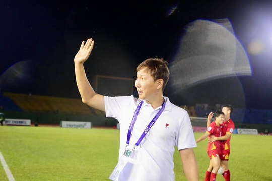 Điểm tin thể thao 11/10: HLV Kim Sang Sik được đề xuất tặng bằng khen của Thủ tướng, sôi động vòng loại World Cup