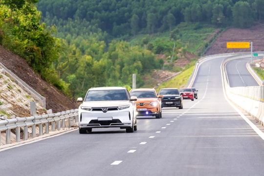 VinFast cán mốc doanh số kỷ lục 100.000 ô tô điện sau 9 tháng