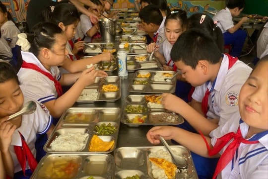 Nhà trường lên tiếng sau phản ánh về bữa cơm bán trú 27.000 đồng