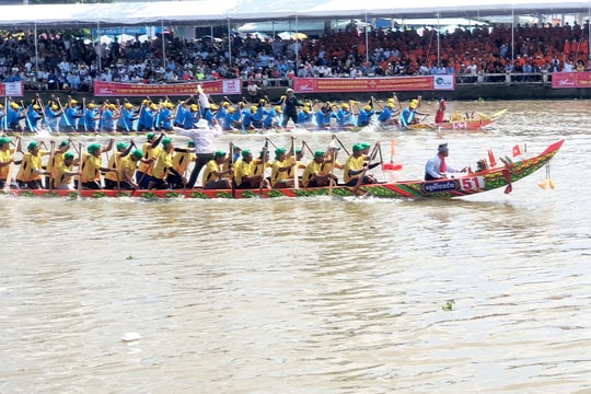 Nhiều hoạt động tại lễ hội Óoc Om Bóc - Đua ghe Ngo thành phố Cần Thơ năm 2025