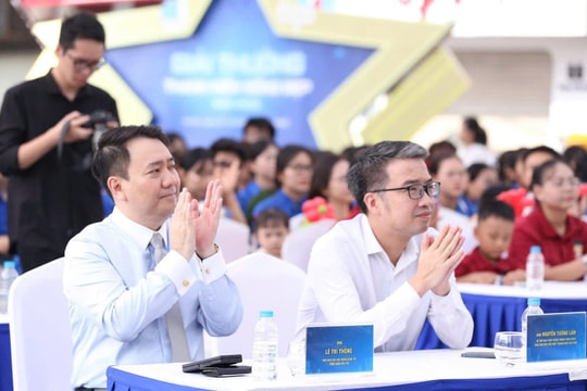 Ngày hội “Gia đình trẻ hạnh phúc 2025” khai mạc tại Hồ Gươm - Lan tỏa thông điệp hành trình yêu thương