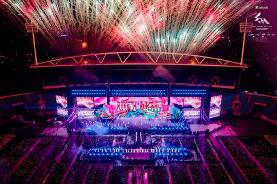 Ban tổ chức 'Em xinh say hi' xin lỗi sau sự cố pháo hoa bắn vào khán giả