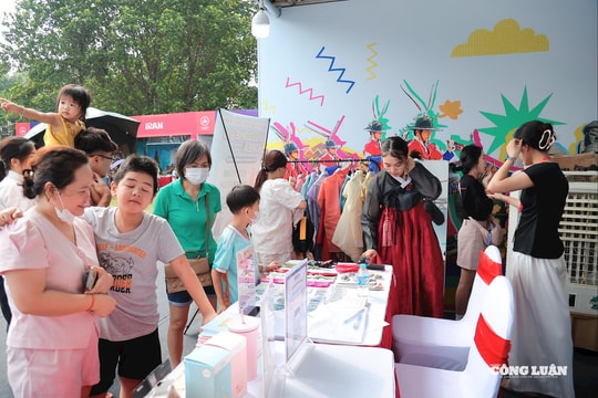 Lễ hội Văn hoá Thế giới tại Hà Nội lần thứ nhất thu hút 1 triệu lượt khách tham dự