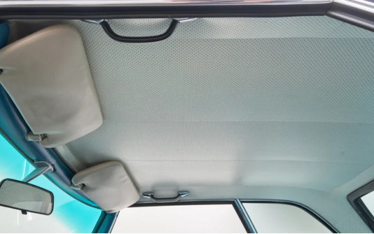 Trần xe bẩn lâu năm, xử lý thế nào cho sạch bong?