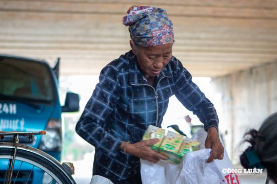 Lũ dữ đi qua, tình người ở lại