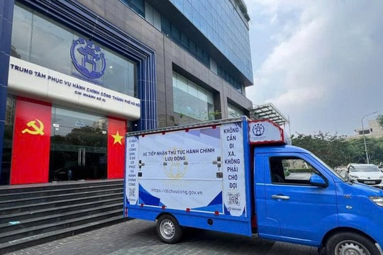 Hà Nội: Lần đầu đưa xe dịch vụ công lưu động đến cơ sở, hỗ trợ người dân làm thủ tục hành chính