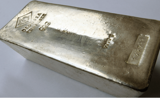 Giá bạc phá kỷ lục vì vàng tăng mạnh và thiếu nguồn cung