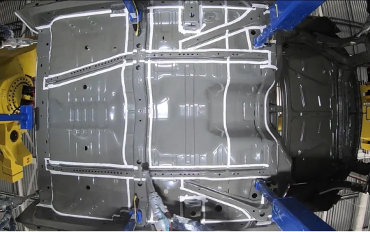 Keo chống thấm: Chi tiết nhỏ nhưng không thể thiếu trên xe hơi