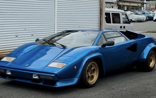 Lamborghini Countach mất tích 30 năm bất ngờ xuất hiện ở Nhật