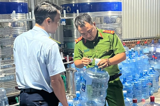 Thủ đoạn tinh vi của nhóm đối tượng trong đường dây sản xuất nước Lavie giả