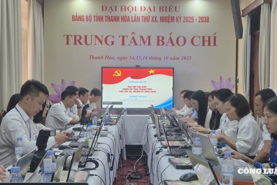 Sôi nổi, chuyên nghiệp trong ngày đầu tác nghiệp tại Đại hội Đảng bộ tỉnh Thanh Hóa lần thứ XX