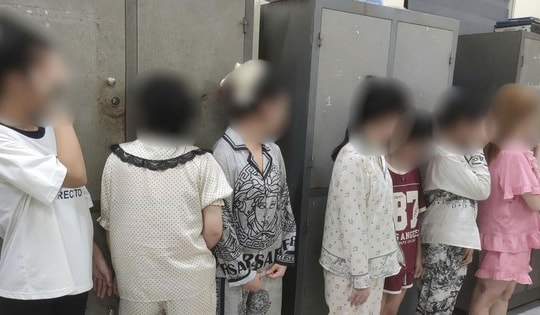 Công an bất ngờ kiểm tra quán karaoke, phát hiện 18 người dương tính với ma tuý