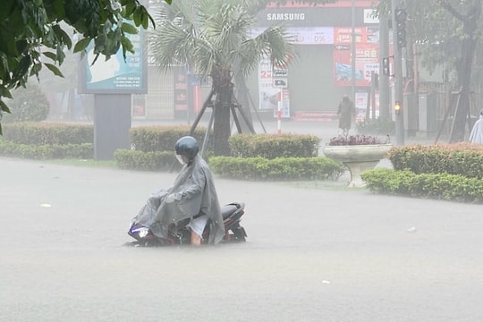 Dự báo thời tiết ngày 17/10: Miền Trung mưa lớn kéo dài