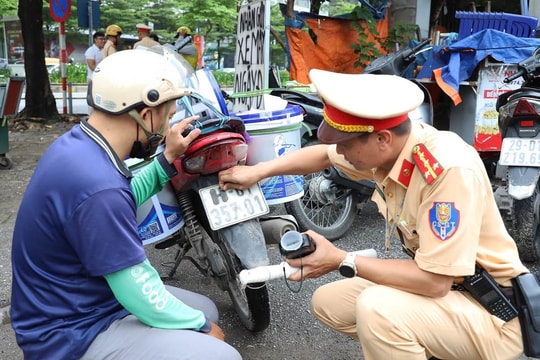 Hà Nội: Xử lý lái xe cố tình che, dán biển số