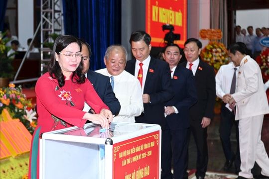 Cà Mau ủng hộ đồng bào khắc phục hậu quả bão lũ