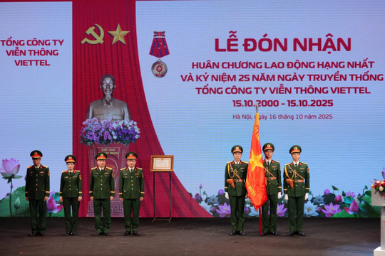 Viettel Telecom nhận Huân chương Lao động hạng Nhất và kỷ niệm 25 năm Ngày truyền thống