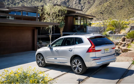 Người phụ nữ kiện Volvo vì cốp xe tự mở gây chấn thương não