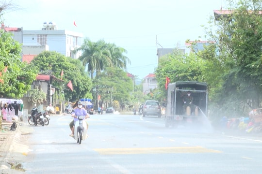 Bắc Ninh: Quân đội khẩn trương phun khử khuẩn, cấp thuốc miễn phí sau bão số 11