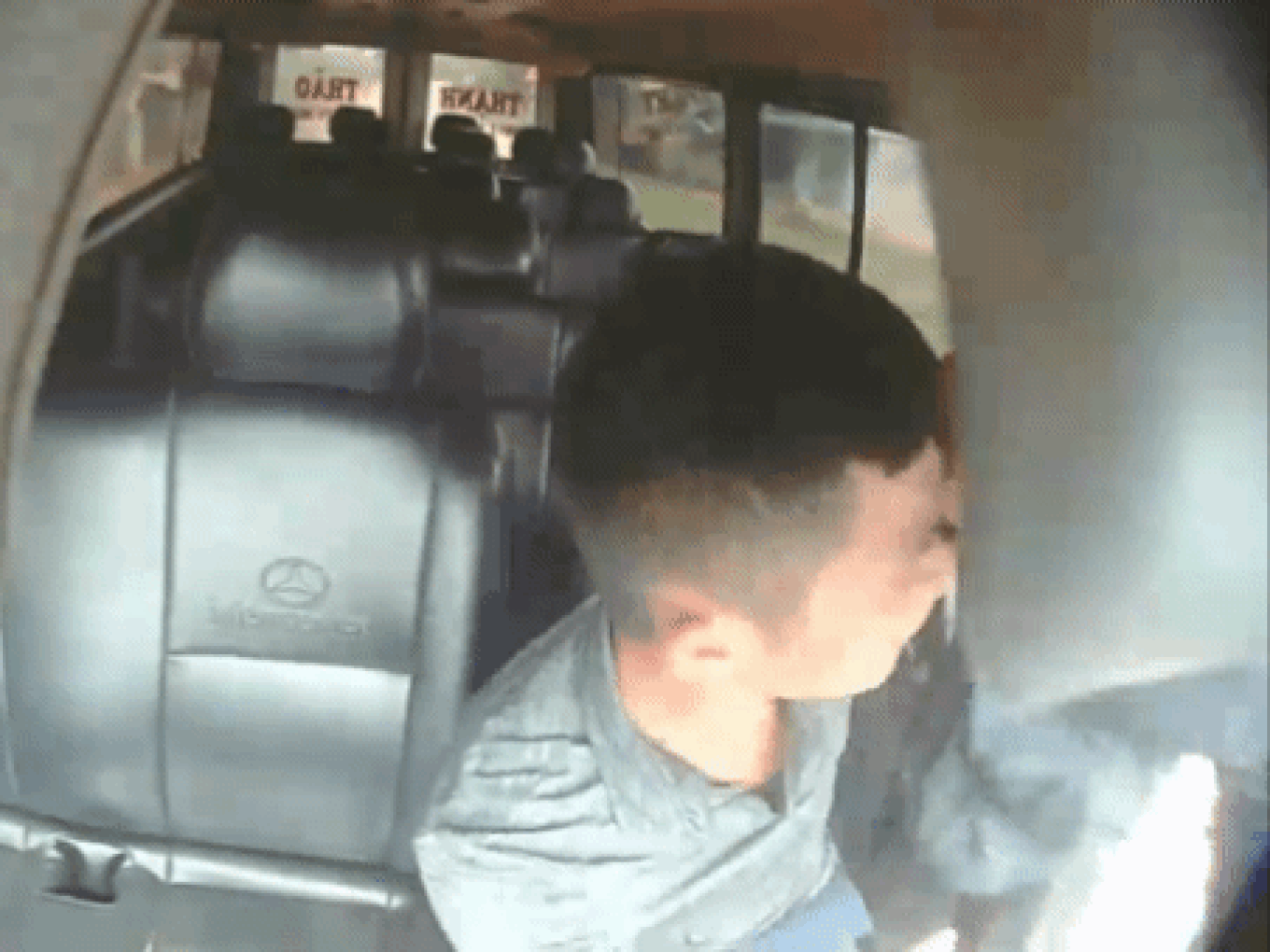 Chặn đường đánh tài xế để tranh giành khách, 4 đối tượng bị bắt tạm giam