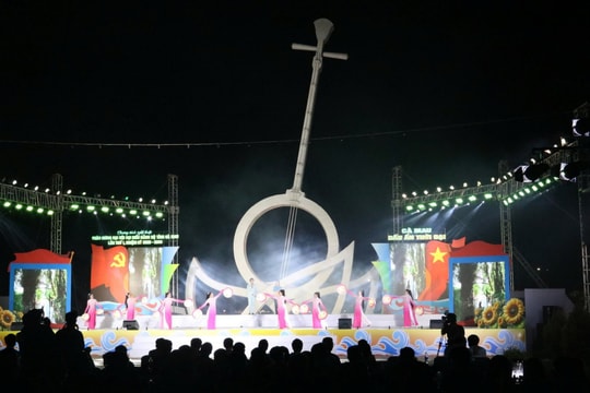 Lung linh đêm nghệ thuật "Dấu ấn thời đại" chào mừng Đại hội Đảng bộ tỉnh Cà Mau thành công