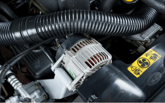 Điều gì xảy ra nếu bộ phát điện trên xe hỏng khi đang chạy?