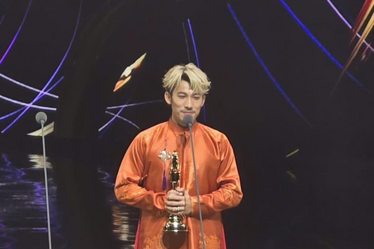 Liên Bỉnh Phát, diễn viên Việt Nam đầu tiên giành Giải Kim Chung