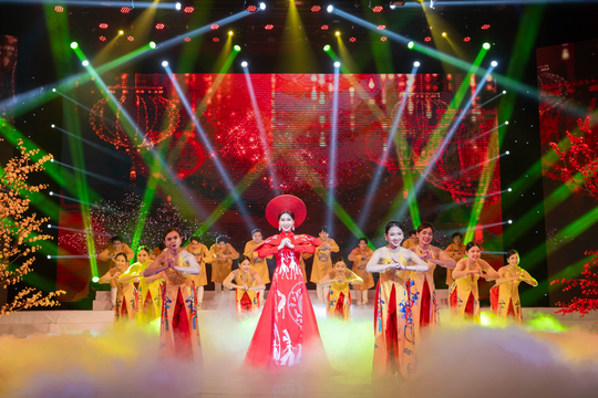 Hà Myo: 'Phụ nữ làm nghệ thuật cần giữ ngọn lửa đam mê và niềm tin vào con đường mình chọn'