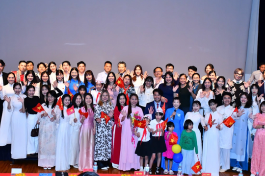 Tôn vinh vai trò người phụ nữ Việt Nam qua chương trình ‘Tiếng Mẹ nơi xa’