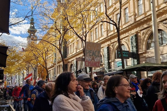 Biểu tình phản đối quân sự hóa Liên minh châu Âu